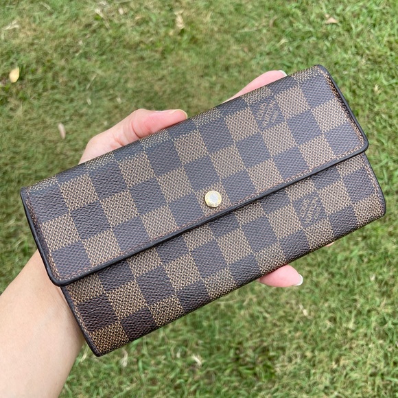 Authentic Louis Vuitton Sarah wallet - Picture 2 of 16